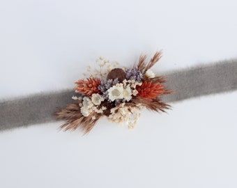 Brazalete pequeño para la muñeca, flores secas, flores mixtas en tonos marrón y óxido, accesorio para bodas y graduaciones