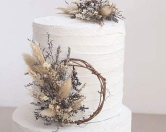 Fleurs de gâteau de fleurs sauvages violettes, pic à gâteau et ensemble de décoration de gâteau demi-guirlande, fleurs séchées pour gâteaux, kit de décoration de niveau de gâteau de mariage