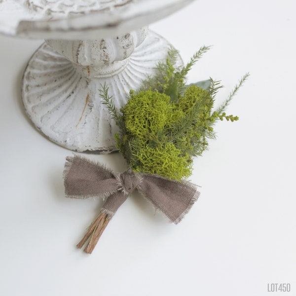 Woodland Moss Boutonniere, Forest Green Lapel Pin, Prom or Wedding Flowers, Groomsmen Boutineer