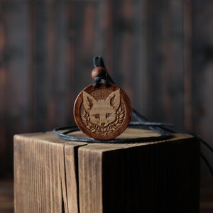 Fennec Fox Necklace/Pendant. Made from solid sycamore wood. Round shape. Brown color. Adjustable cotton cord. Text customization.