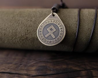 Nordische Runen- Holunder Futhark Halskette/Anhänger. Aus massivem Messing mit verstellbarer Lederschnur.