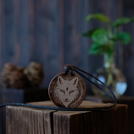 Vixen/Fox Necklace/Pendant. Made from solid sycamore wood. Round shape. Brown colour. Adjustable cotton cord. Text customization.