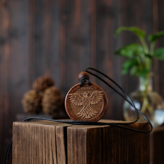 Eagle Necklace/Pendant. Made from solid sycamore wood. Round shape. Brown color. Adjustable cotton cord. Text customization.