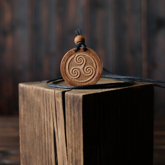 Triskele Wooden Necklace/Pendant. Made from solid sycamore wood. Round shape. Brown color. Adjustable cotton cord. Text customization.