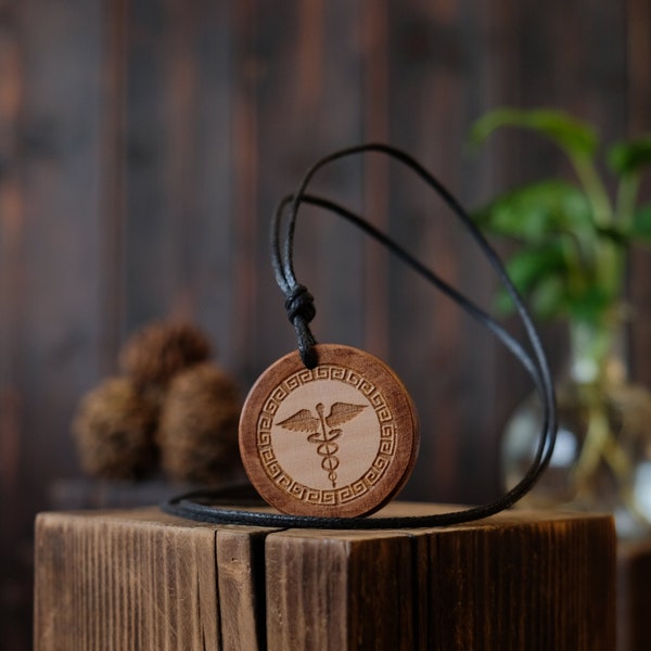 Caducée-Dieu grec Hermès-Collier en bois massif. Pendentif symbole de la médecine. Cadeau pour médecin, cadeau pour pharmacien, cadeau pour chimiste.