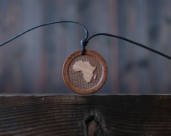 Collier/pendentif en bois de couleur brune de forme ronde Africa Silhouette.