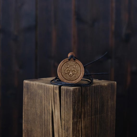 Celtic Fox Necklace/Pendant. Made from solid sycamore wood. Round shape. Brown colour. Adjustable cotton cord. Text customization.