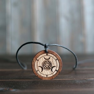 Hekate Wooden Necklace-Goddess Hecate Pendant-Hecate Talisman-Greek Mythology-Witchcraft Magic Necklace-Round Wooden Necklace-Brown Jewelry.