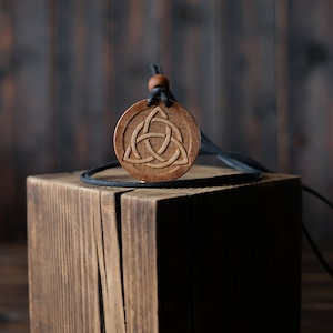 Triquetra Wooden Necklace/Pendant. Made from solid sycamore wood. Round shape. Brown color. Adjustable cotton cord. Text customization.