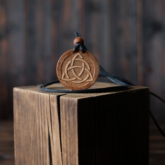 Triquetra Wooden Necklace/Pendant. Made from solid sycamore wood. Round shape. Brown color. Adjustable cotton cord. Text customization.