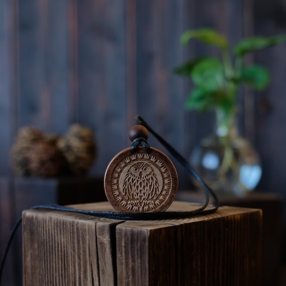 Owl Wooden Necklace/Pendant. Made from solid sycamore wood. Round shape. Brown color. Adjustable cotton cord. Text customization.