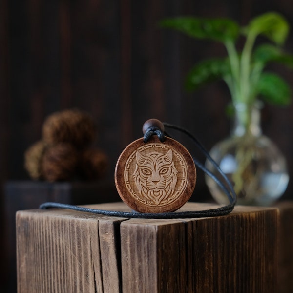 Celtic Style Lynx Wooden Necklace/Pendant. Made from solid sycamore wood. Round shape. Brown color. Adjustable cotton cord.