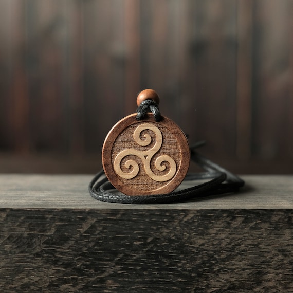 Triskele Wooden Necklace/Pendant. Made from solid sycamore wood. Round shape. Brown color. Adjustable cotton cord. Text customization.