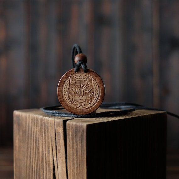 Cat Totem Necklace/Pendant. Made from solid sycamore wood. Round shape. Brown color. Adjustable cotton cord. Text customization.
