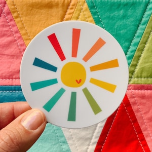 Pegatina de vinilo con arcoíris y corazón de sol, para botella de agua, portátil y agenda.