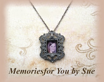 Bronze Gold Vintage Style Photo Pendant Necklace,Custom Picture Necklace,Pendant Photo Brooch,Locket Necklace,Personalized Jewelry Gift