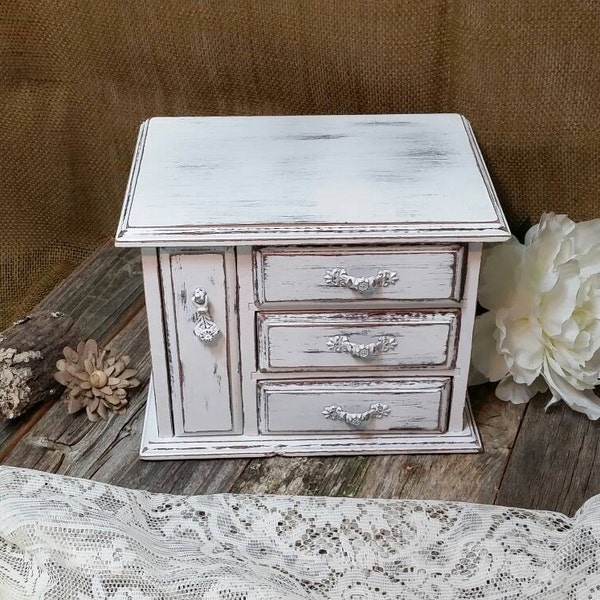 Jewelry Box, Shabby Chic Jewelry Box, White Jewelry Box, Vintage Jewelry Box, White, RobinsStudio, Shabby Chic, Recycled Box, Vintage Box