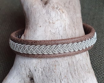 Tenntrådsarmband, Leather Bracelet, Leather Work, Pewter Bracelet, Braided Leather Bracelet, Scandinavian Craft, Light Brown Leather