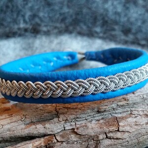 Tenntrådsarmband, Bright blue leather bracelet, Swedish craft, Sami, Lapland image 2