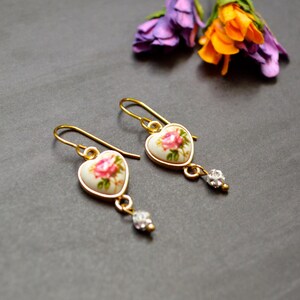 Vintage Style Heart Dangle Earrings: Floral Romantic Gift
