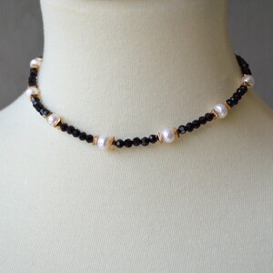 Black and white pearls necklace. Elegant pearl choker. Pearls, Glass, Hematite beaded short necklace. Handmade choker. Gift for her. Vintage