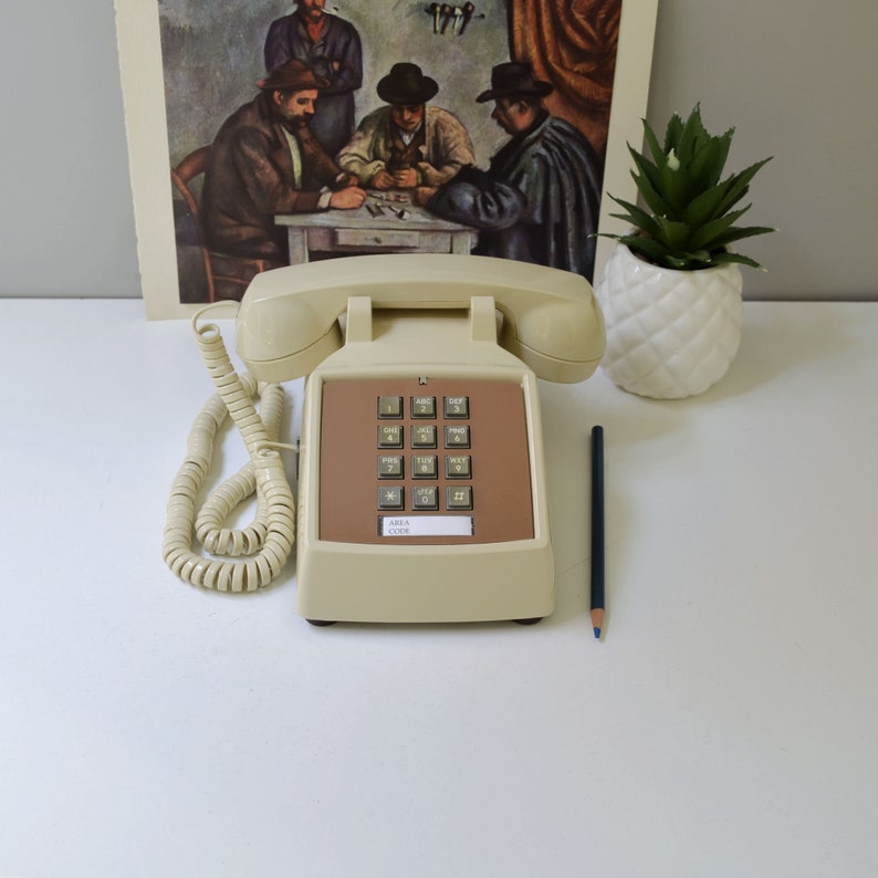 Beige push button desk phone, restored and working touch tone telephone image 5