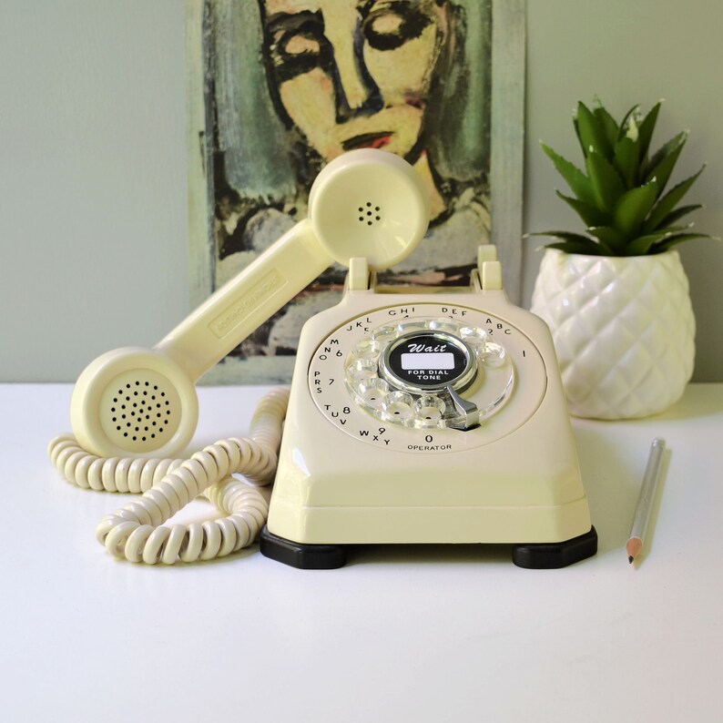 Vintage rotary phone by Stromberg Carlson, restored and working image 3