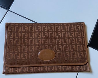 Vintage braune Monogramm-Clutch von Louis Feraud