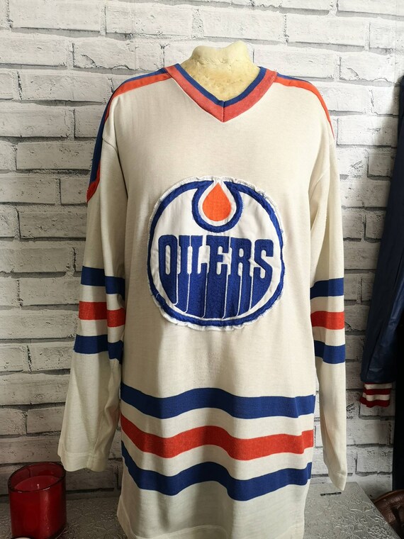 Authentic vintage Canadian hockey Oilers red/blue