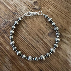 Pulsera de perlas navajo de plata esterlina, pulsera de cuentas de plata oxidada, pulsera de plata del suroeste, joyería bohemia occidental, regalos de joyería