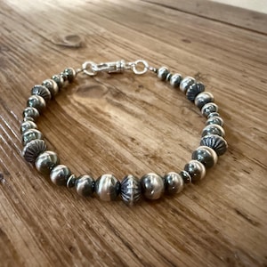 Pulsera de perlas navajo de plata esterlina, pulsera de cuentas de plata oxidada, pulsera de plata del suroeste, joyería bohemia occidental, regalos de joyería