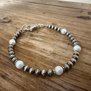 Pulsera de perlas de agua dulce de Navajo, pulsera de perlas del suroeste, pulsera de perlas de plata esterlina, pulsera occidental, regalos de piedra natal de junio