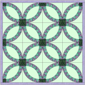 Peut inclure: Un bloc de courtepointe avec un motif de double anneau de mariage. Le bloc est composé de tissu vert, violet et blanc. Le tissu a un motif marbré.