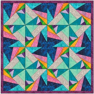 Può includere: Un blocco di trapunta con un motivo geometrico di triangoli in tonalità di blu, turchese, rosa, arancio, verde e viola. I triangoli sono disposti in un motivo a spirale, creando un design dinamico e accattivante.