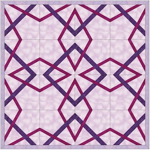 Puede incluir: Un diseño de edredón geométrico con un patrón repetitivo de líneas púrpuras y magenta que se cruzan sobre un fondo púrpura claro. El diseño está dividido en una cuadrícula de cuadrados, con un borde lavanda.