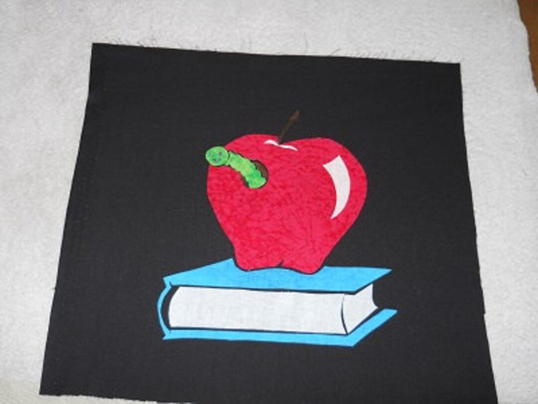 Bookworm Easy Quilt Applique Pattern Design - Etsy