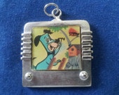 Vintage Pewter Huckleberry Hound TV Pendant with Lenticular Printing