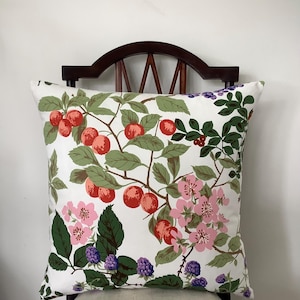 Coussin en tissu vintage Liberty Of London « Hedgerow »