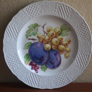 Simpsons Potters Marlborough Vintage Salad Plate Fruit Pattern Plum Grapes