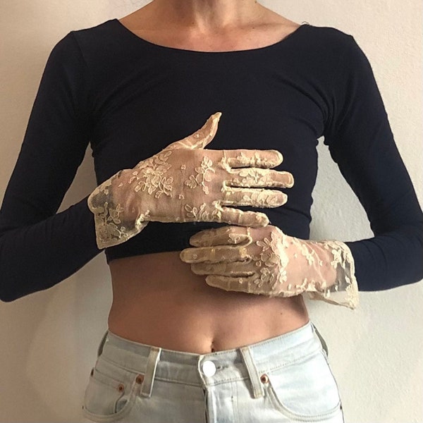 Gants d'église fantaisie faits à la main en coton beige en dentelle des années 30