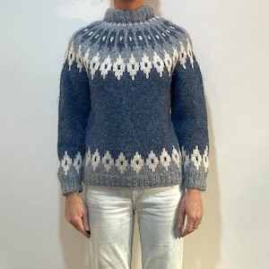 Pull de ski vintage en laine tricoté à la main des années 80 Chunky Warm Boho Winter bleu doux