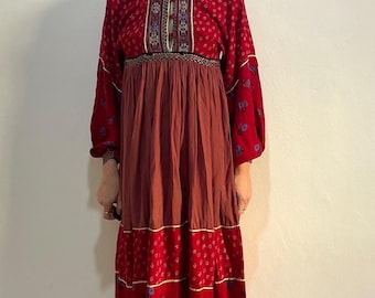 Jaren 70 Indiase katoenen boho-hippiejurk met patchwork en geborduurd lijfje met kruissteek