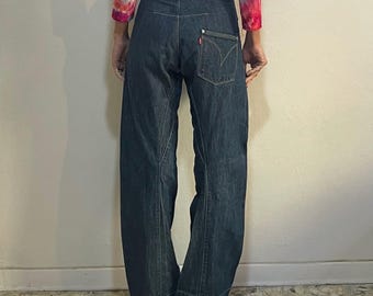 Y2K Levis Engineered Jeans With Twisted Seams, Buckle Back, Barrel Leg Curved Hem 27x32