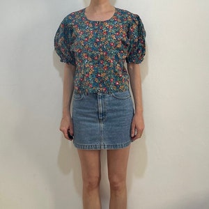 80er Jahre Cacharel Liberty Prairie Bauernbluse Florale Baumwolle mit gerafften Puffärmeln Shirt