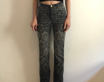 Jeans dritti elasticizzati Cavalli anni '90 neri e grigi con motivo floreale vintage arazzo.