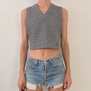 Top z dekoltem w serek Versace Jeans Couture z lat 90. w czarno-białą kratkę i elastycznym wykończeniem