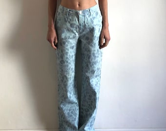 Jeans elasticizzati dritti con stampa leopardata blu argento scintillante Cavalli anni '90
