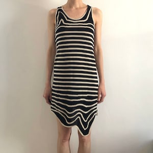 Mini vestido Jean Paul Gaultier Club Kid de malha de algodão psicodélico assimétrico dos anos 90