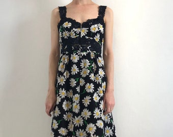 Y2K Betsey Johnson Seiden-Daisy-Print-Slip-Kleid mit schwarzer Spitze mit Reißverschluss vorne