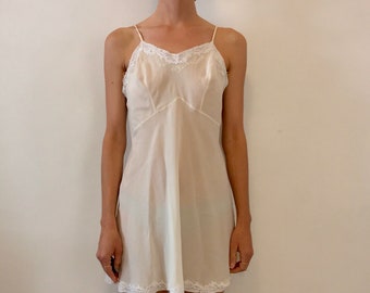 Lace Trim Bias-cut Hand Sewn Vintage 30s peach Silk Slip Dress Embroidered